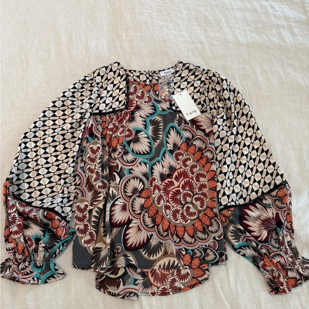 NWT VICI Fate Multicolor Floral and Geometric Blouse size M (36-38” Chest)
